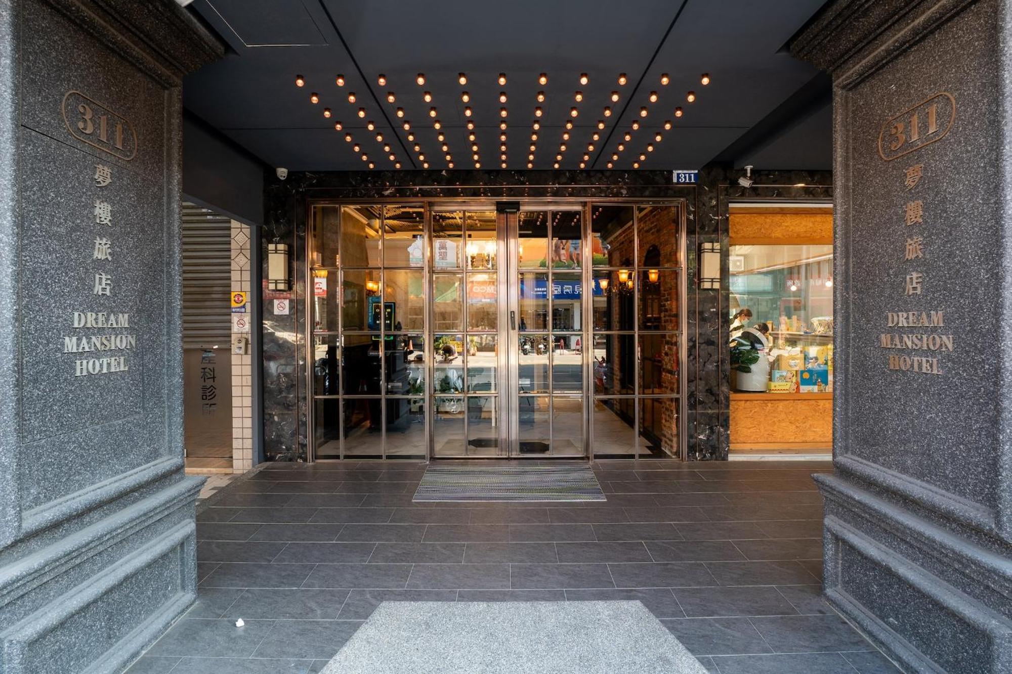 Dream Mansion Hotel Taichung Exterior photo