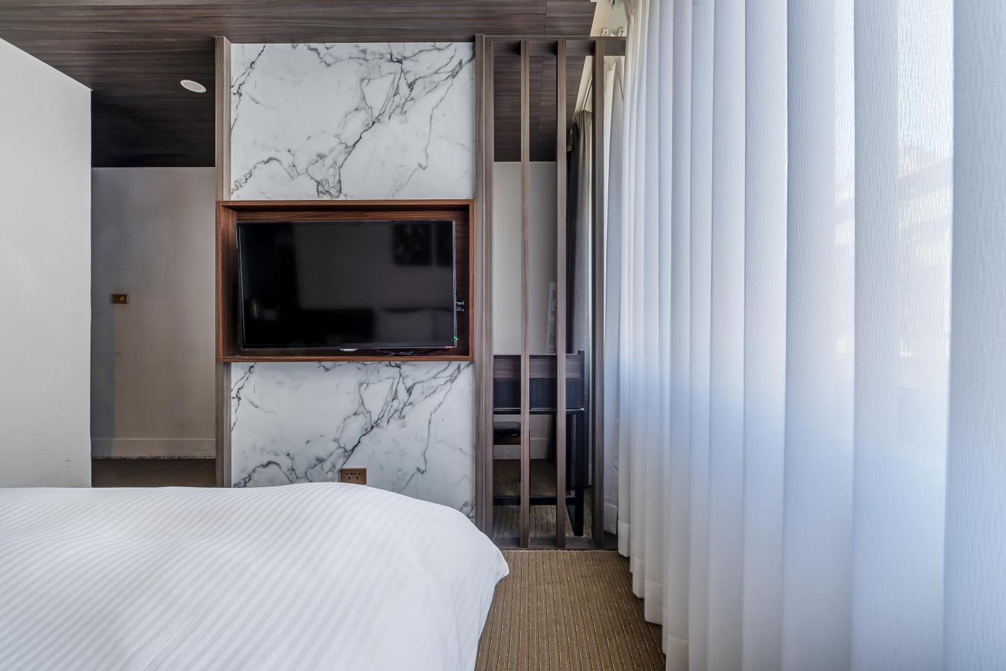 Dream Mansion Hotel Taichung Exterior photo